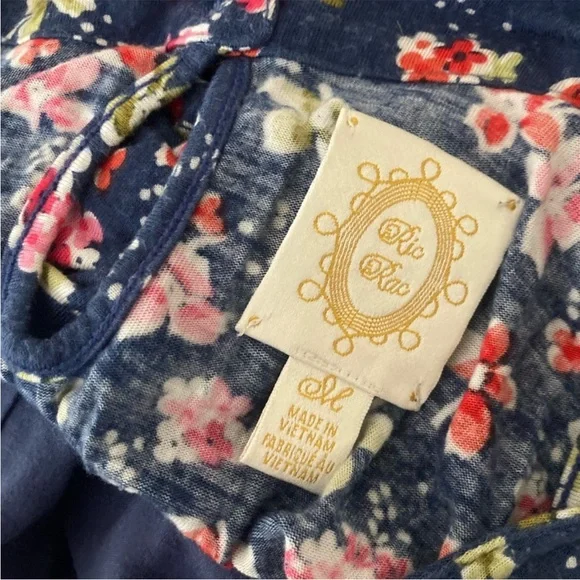 ❤️$10 Ric Rac top - Picture 7 of 7